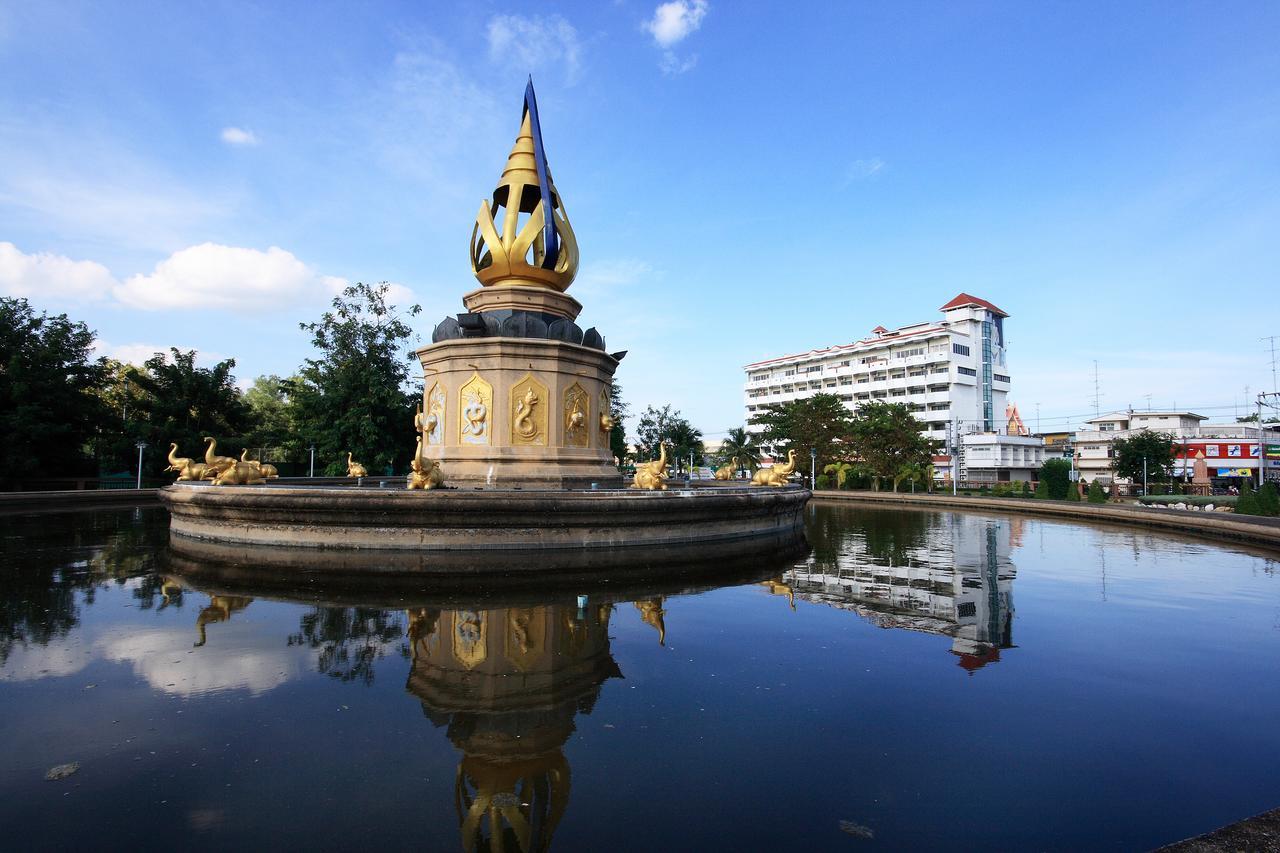 Chakungrao Riverview Hotel Kamphaeng Phet Exterior foto